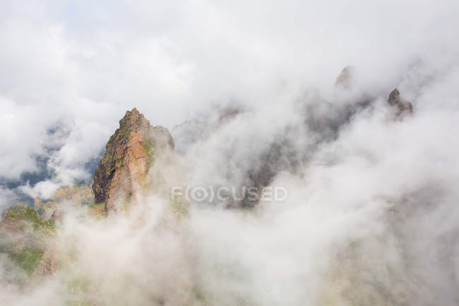 Landscape of rocky mountain peaks in clouds — Stock Photo