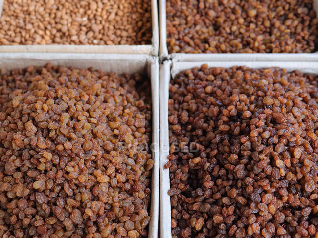 Boxes on brown raisins at farmer market — Stock Photo