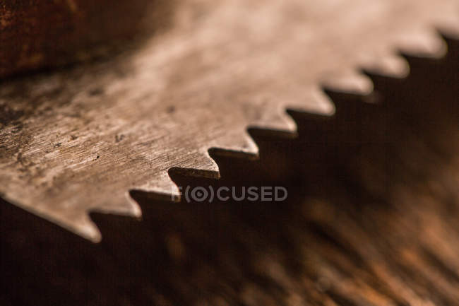 Close-up de velha lâmina de serra enferrujada — Fotografia de Stock