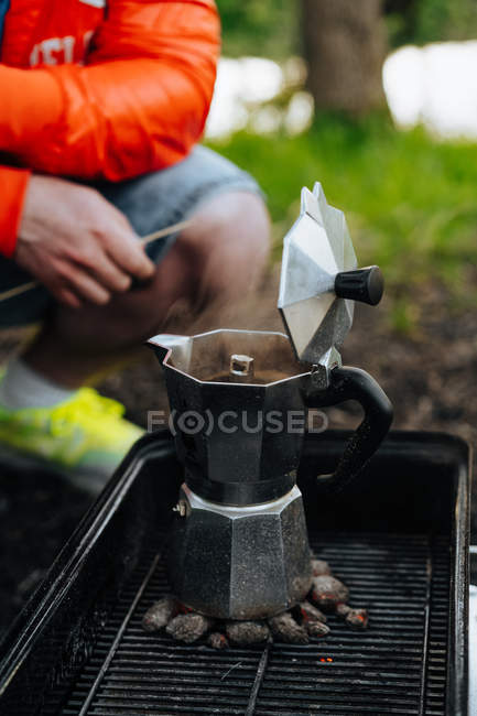 Coffee in coffee maker on top of warm charcoal in griddle — Stock Photo
