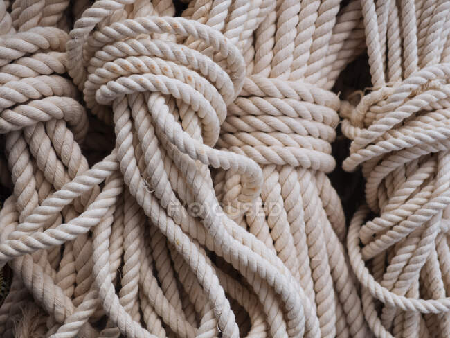 Close-up shot of folded white ropes arranged in stack in heap, Uzbekistan — Stock Photo