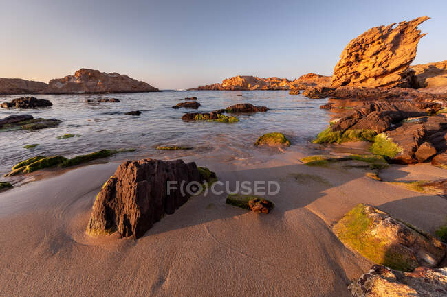 Paesaggio costiero a Minorca, Cala Pregonda, Spagna — Foto stock