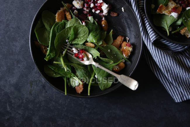 Salad with vegetables and cheese in bowl on grey surface — Stock Photo