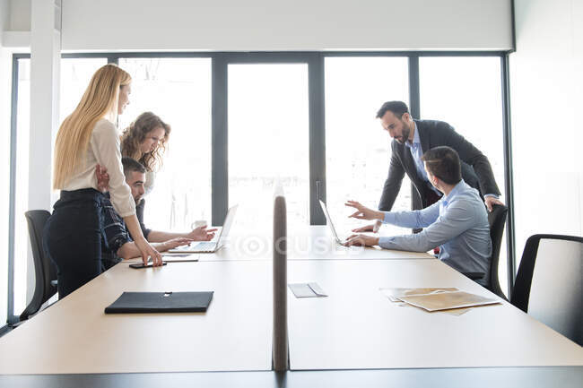Group of colleagues working in contemporary office — Stock Photo