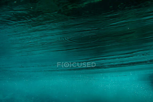 Bela onda oceânica com bolhas de ar — Fotografia de Stock