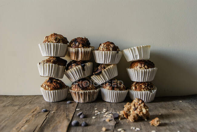 Delicious freshly baked spelt muffins on table — Stock Photo