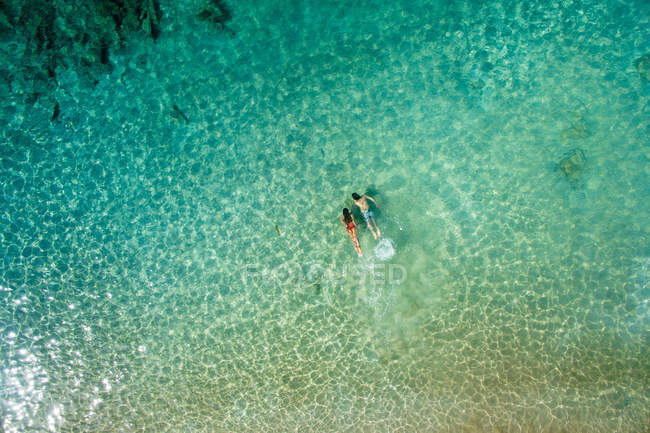 Relaxed man and woman swimming together underwater in clear turquoise sea, La Graciosa, Canary Islands — Stock Photo