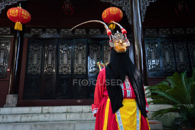 Miao person wearing traditional mask — Stock Photo