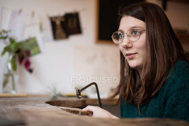 Woman carving decoration from bark — Stock Photo