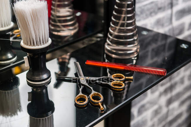 Arbeitsmaterial eines Friseurs — Stockfoto