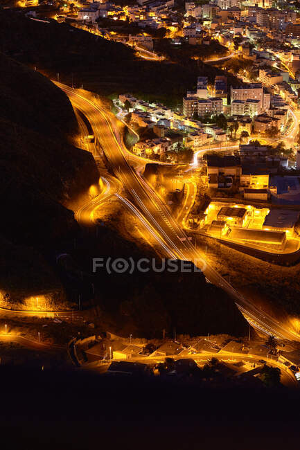 Schöner Blick auf die Stadt in der Nacht — Stockfoto
