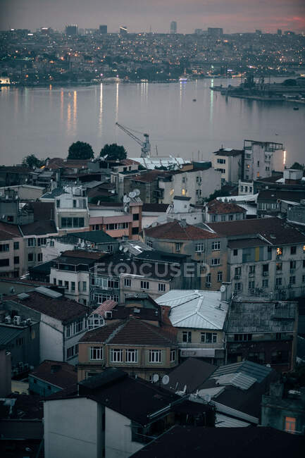 Incrível vista drone de vários edifícios de apartamentos localizados nas ruas de Istambul, Turquia — Fotografia de Stock