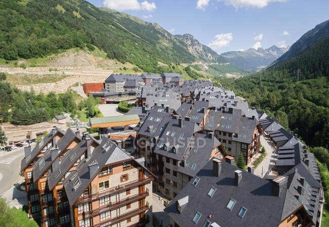 Aerial view of city in valley — Stock Photo
