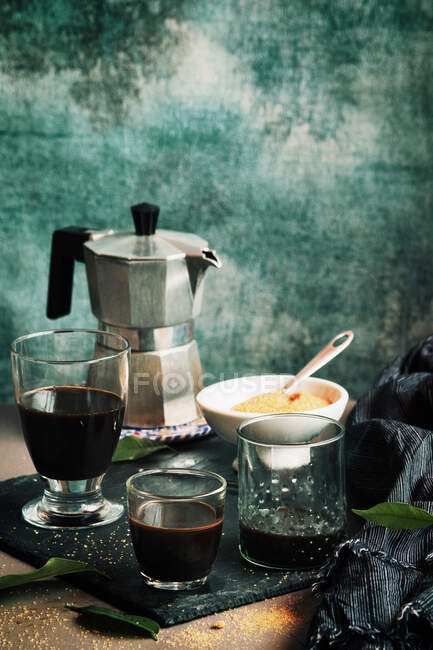 Кришталеві келихи кави — стокове фото