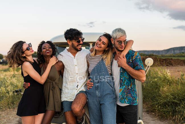 Friends hugging in nature — Stock Photo