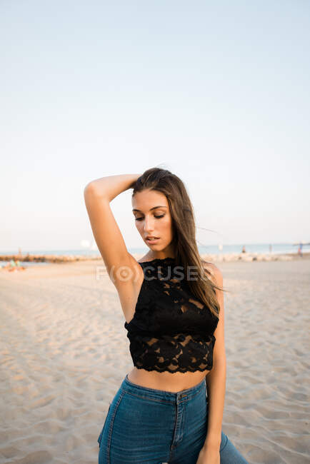 Gorgeous brunette woman posing on beach — Stock Photo