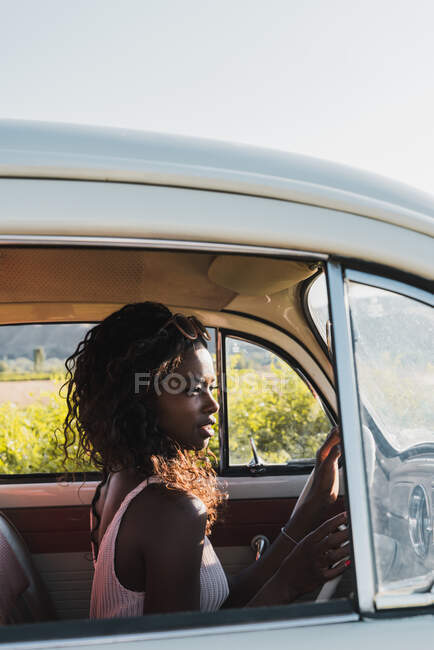 Beautiful smiling african american woman driving car — Stock Photo