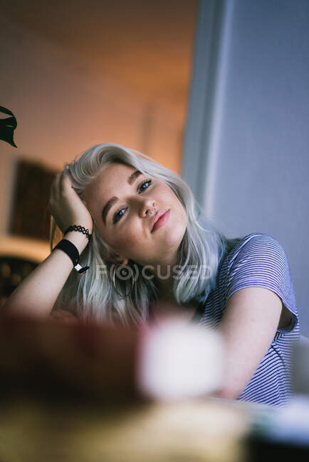 Pretty smiling woman leaning on hand — Stock Photo