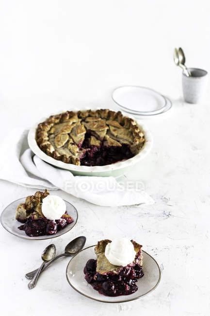 Fresh baked tasty berry pie served with ice cream on white background — Stock Photo
