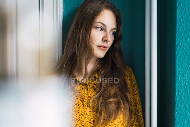 Портрет молодої жінки — стокове фото