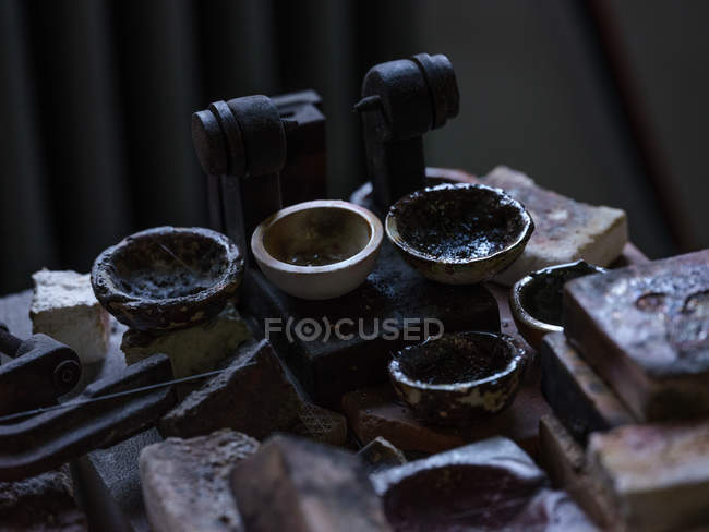 Close-up of different bowls in jewelry shop — Stock Photo