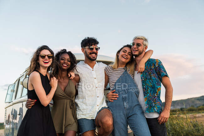 Friends hugging in nature — Stock Photo