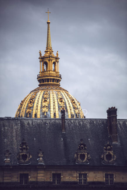 Золотой купол инвалидов в Париже, Франция — стоковое фото