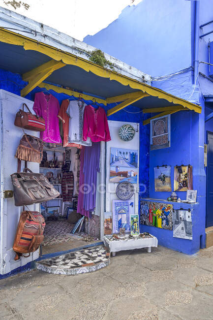 Typical arabic architecture in Asilah. Streets, doors, windows, shops.Morocco — Stock Photo