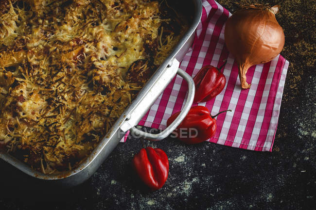 Baked macaroni with cheese and chorizo in baking pan with ingredients — Stock Photo