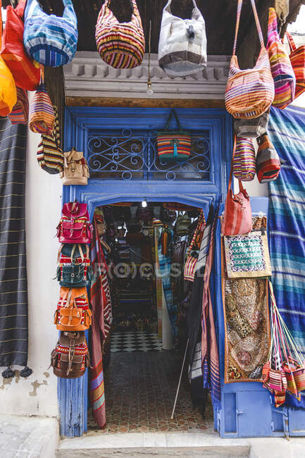 Strade, angoli, dettagli e angoli di Tanger.Marocco. Porte, finestre, architettura tipica Arabo — Foto stock