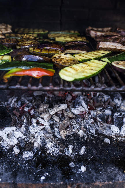 Close-up of cooking vegetables on grill of barbecue — Stock Photo
