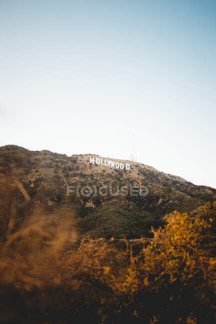 Sinal De Hollywood Em Los Angeles No Céu Azul Foto de Stock