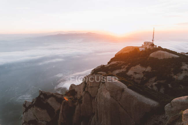 Magnífica montaña durante el amanecer - foto de stock