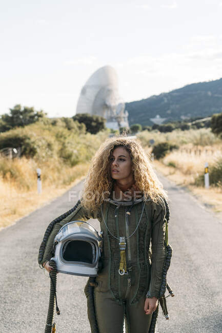 Beautiful woman poses dressed as an astronaut. — Stock Photo