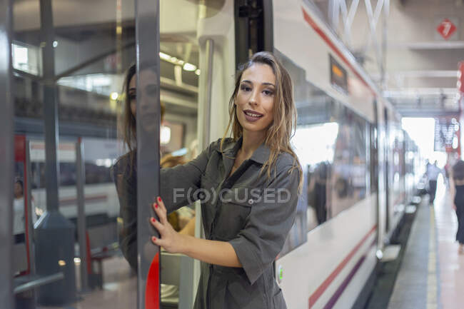 Woman leaning out train on station — Stock Photo