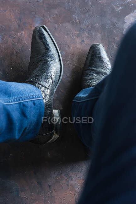 Aerial view of mens denim clothing with wallet, tack bracelet, smartphone. and black leather shoes — Stock Photo