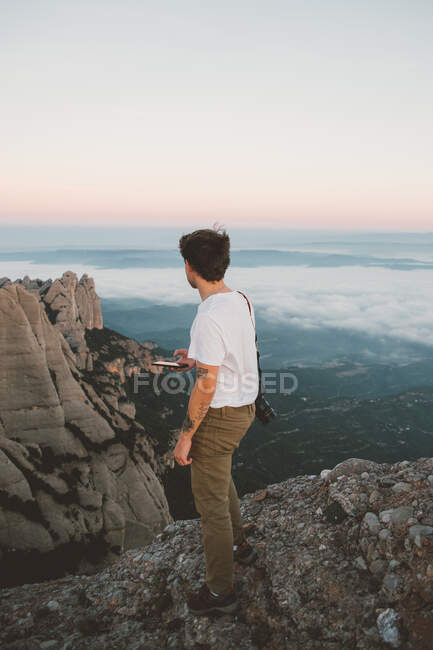 Anonymous man with smartphone in mountains — Stock Photo