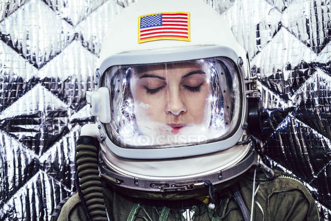 Girl wearing old space helmet with american flag sign — Stock Photo