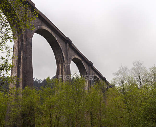 Majestic high viaduct under cloudy sky — Stock Photo
