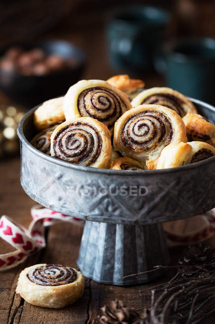 Bunch of tasty fresh buns in metal bowl on wooden tabletop. — Stock Photo