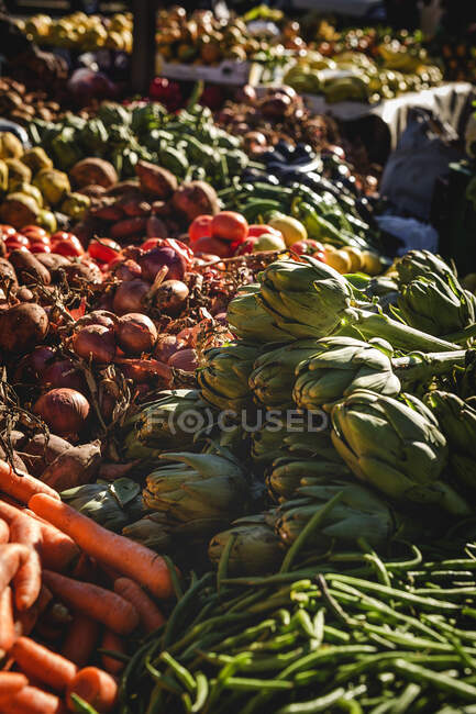 Їжа на вулиці. Овочі, фрукти, морква — стокове фото
