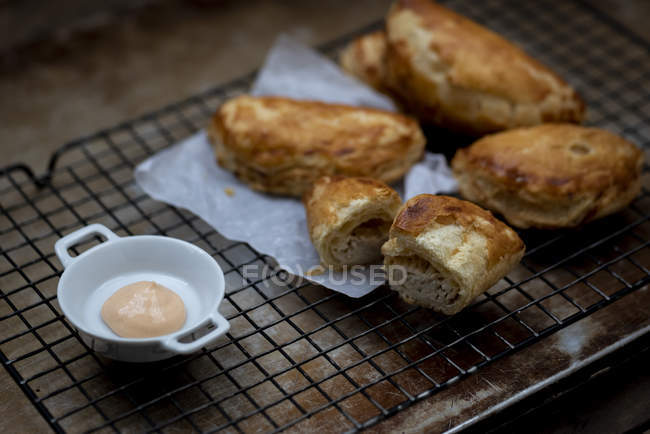 Baked halved pastry on baking rack — Stock Photo