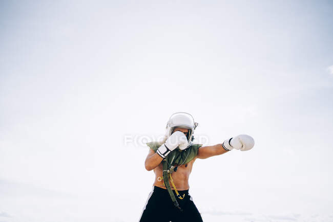 Poses outside together gym with astronaut helmet. — Stock Photo