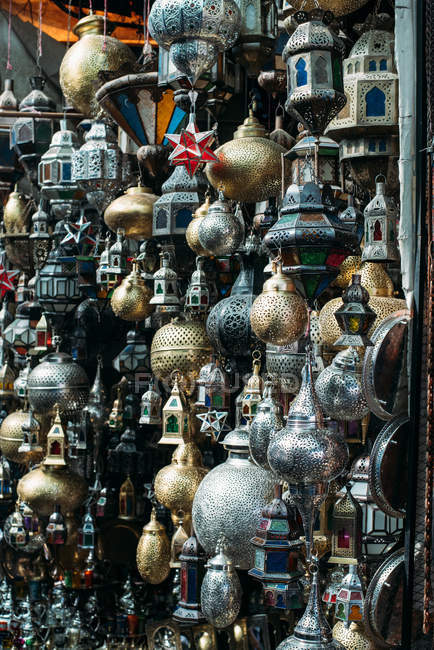 Vintage lantern shop in Morocco market — Stock Photo