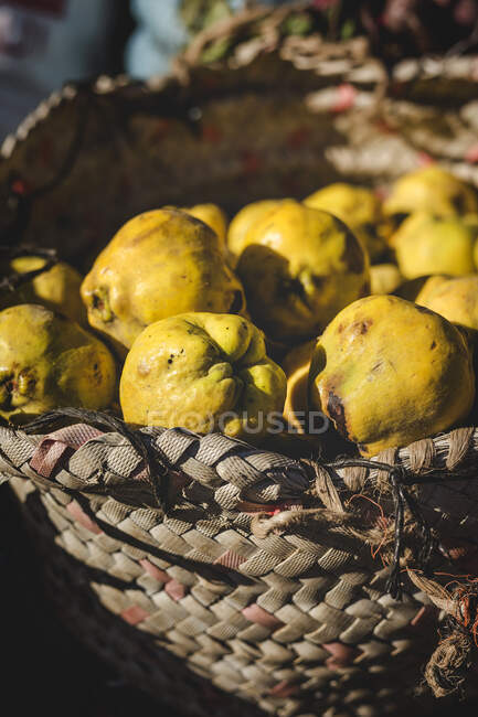 Food stalls on the street. Vegetables, fruits, quinces — Stock Photo
