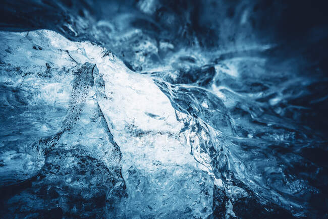 Schönes kristallblaues Eis — Stockfoto