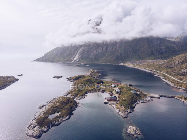 Îles Lofoten dans l'océan bleu d'en haut — Photo de stock