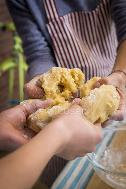 Hands working with dough and decorating pastry — Stock Photo