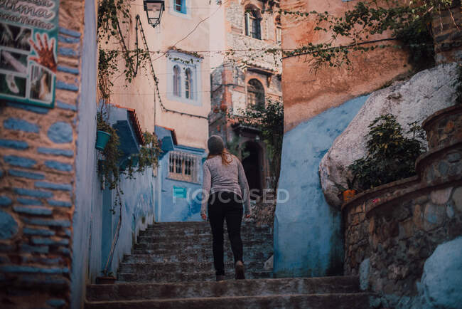 Woman walking upstairs on street — Stock Photo
