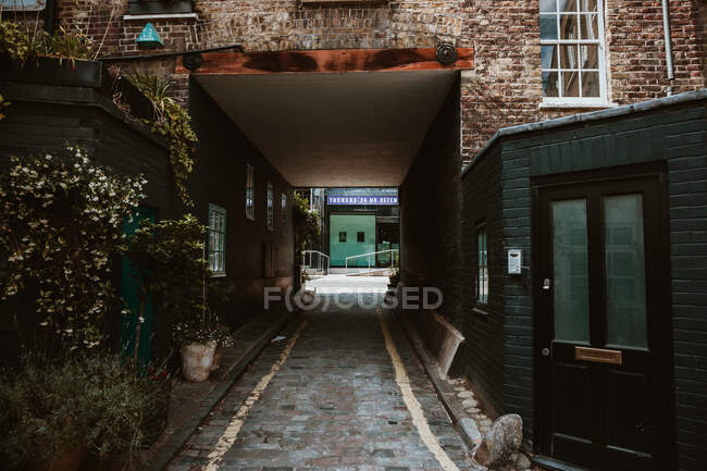 LONDON, UNITED KINGDOM - OCTOBER 23 , 2018: Archway in old building — Stock Photo